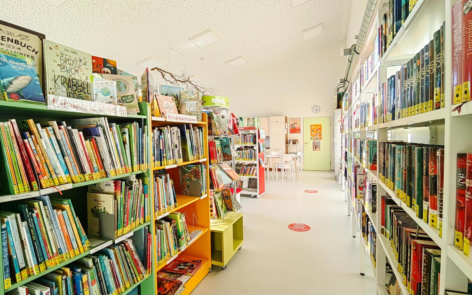 Sachbücher in der Bücherei Litzelsdorf